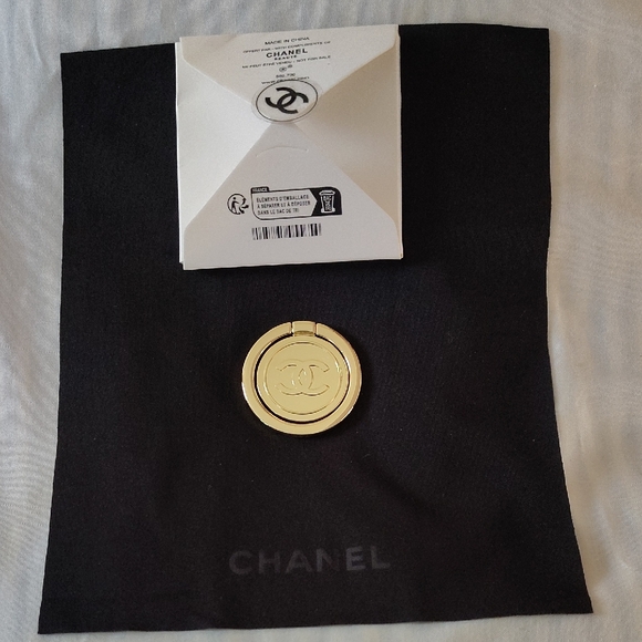CHANEL Gold Logo Beauty Phone Ring. NEW - Picture 2 of 4